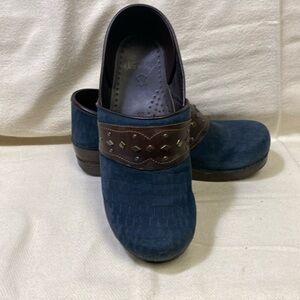 Dansko Clogs size 40(is size 9.5-10)